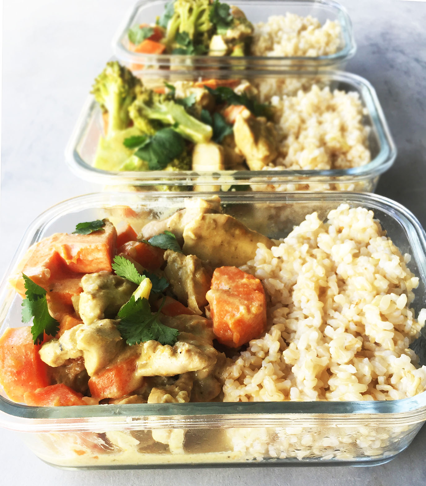 yellow chicken curry meal prep, healthy dinner ideas, gluten and dairy free yellow chicken curry, healthy lunch ideas, healthy meal prep